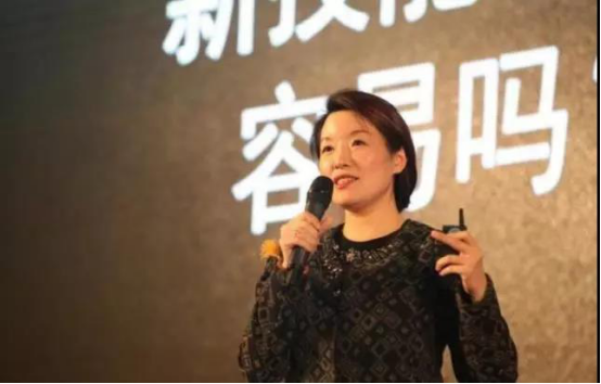 中國網(wǎng)絡(luò)巨頭動(dòng)搖汽車產(chǎn)業(yè) 不合作或?qū)⒈皇袌鎏蕴瓅投資家日?qǐng)?bào)