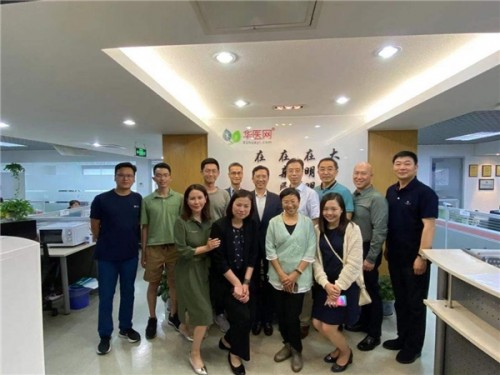 香港特區駐京辦事處主任梁志仁先生一行到華醫網參觀考察