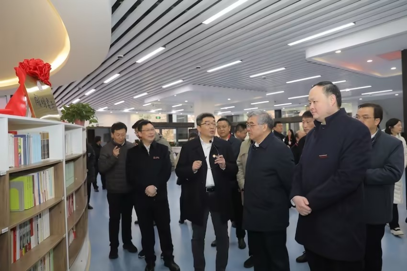 學(xué)大教育董事長金鑫陪同領(lǐng)導(dǎo)赴貴州金沙開展定點幫扶項目調(diào)研